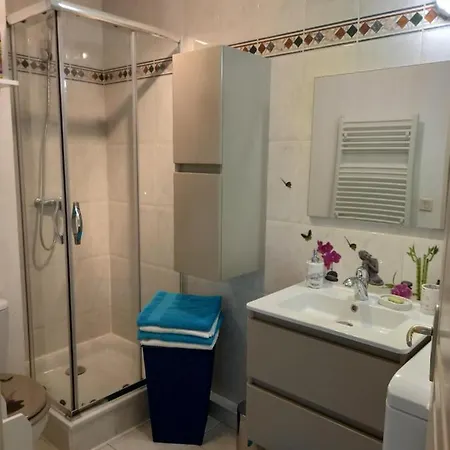 Lejlighed Les Deux Chateaux Avec Piscine, Climatisation Et Wi-fi