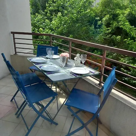 Les Deux Chateaux Avec Piscine, Climatisation Et Wi-fi Lejlighed