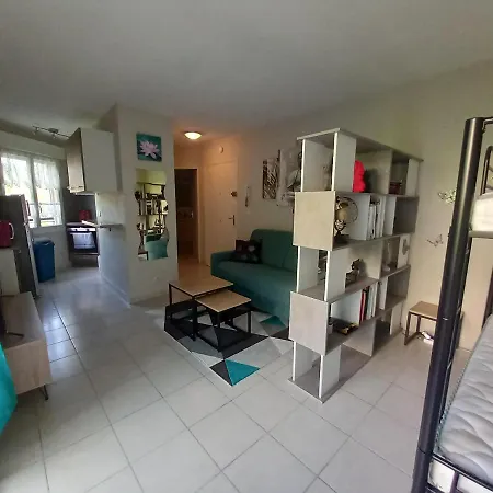 شقة Les Deux Chateaux Avec Piscine, Climatisation Et Wi-fi