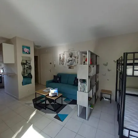 Les Deux Chateaux Avec Piscine, Climatisation Et Wi-fi *