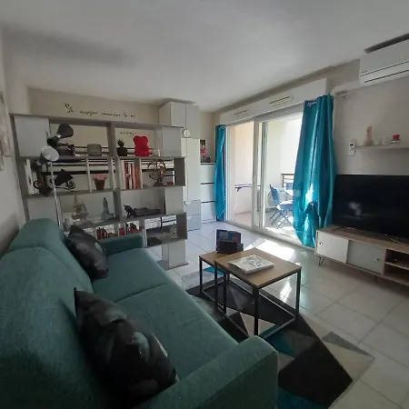 Apartment Les Deux Chateaux Avec Piscine, Climatisation Et Wi-fi *